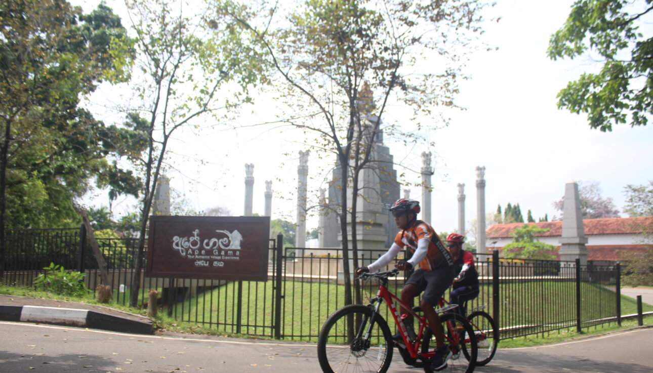 Experiencing cycling tour in Colombo suburbia