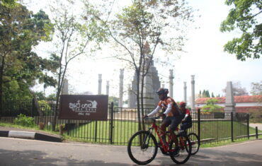 Experiencing cycling tour in Colombo suburbia