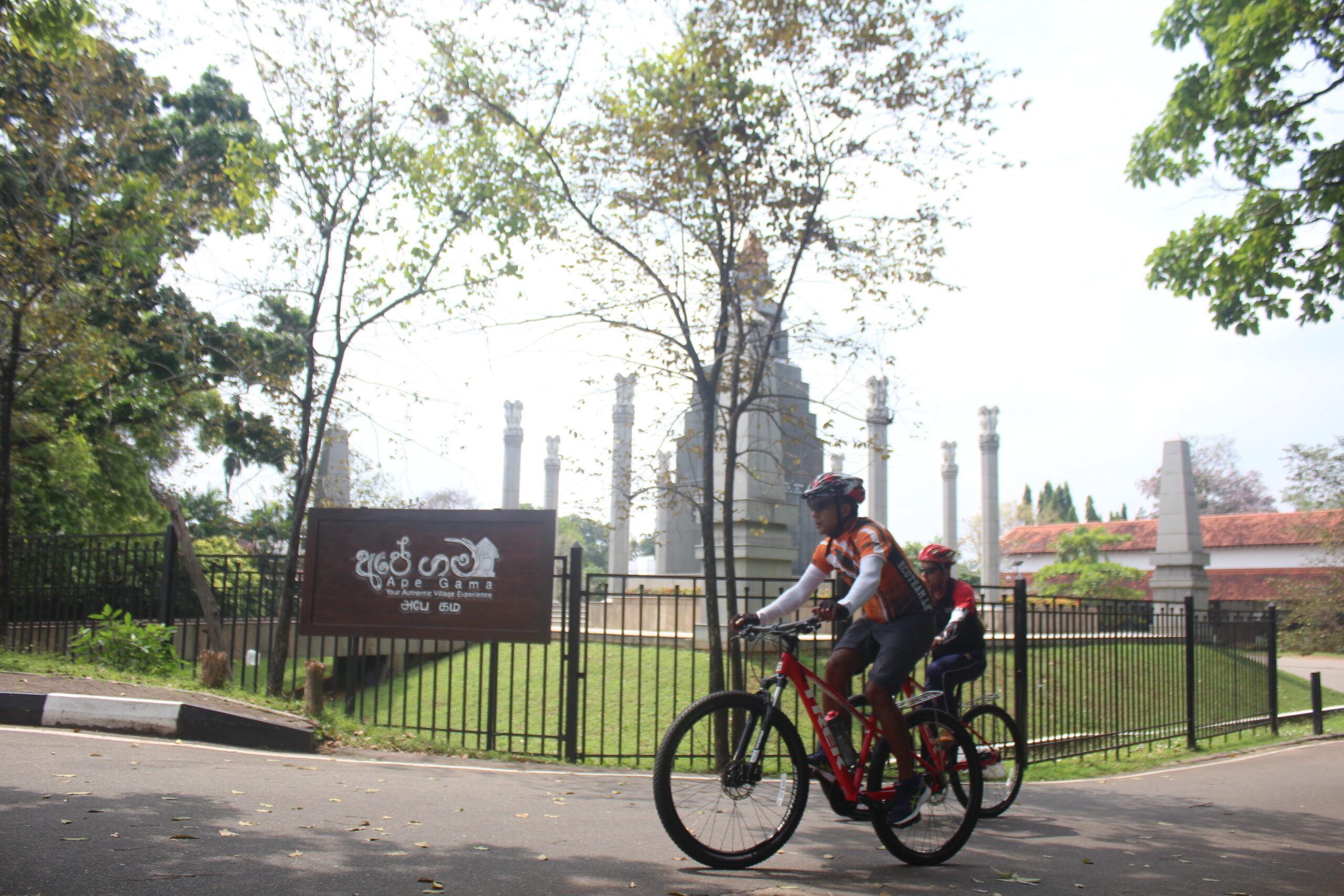 Experiencing cycling tour in Colombo suburbia